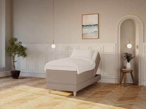 Aura Älv 90x210 Brun Nordic Dream tilbyr senger med skandinavisk design og materialer av høy kvalitet. Opplev perfekt komfort for en god natts søvn. Bestill din i dag!