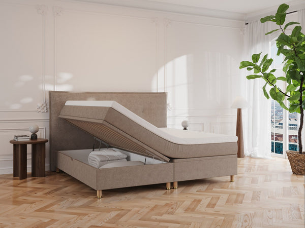 Alva Älv 200x200 Bouclé latte Nordic Dream tilbyr senger med skandinavisk design og materialer av høy kvalitet. Opplev perfekt komfort for en god natts søvn. Bestill din i dag!