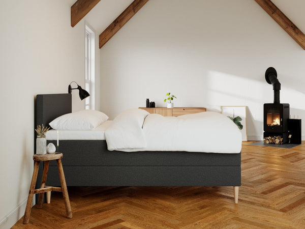 Astrid Älv 140x200 Antrasitt Nordic Dream tilbyr senger med skandinavisk design og materialer av høy kvalitet. Opplev perfekt komfort for en god natts søvn. Bestill din i dag!