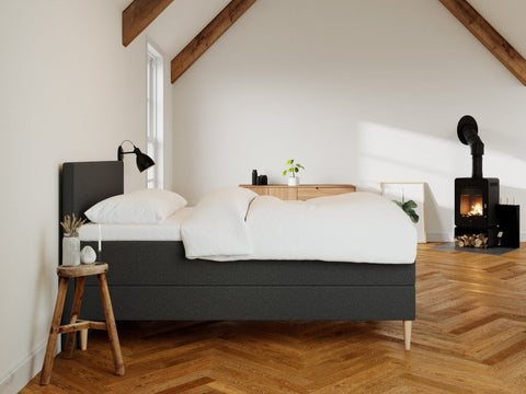 Astrid Fjäll 140x200 Antrasitt Nordic Dream tilbyr senger med skandinavisk design og materialer av høy kvalitet. Opplev perfekt komfort for en god natts søvn. Bestill din i dag!