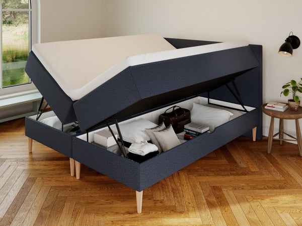 Astrid Fjäll 160x200 Mørkeblå Nordic Dream tilbyr senger med skandinavisk design og materialer av høy kvalitet. Opplev perfekt komfort for en god natts søvn. Bestill din i dag!