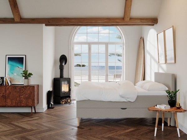 Astrid Fjord 120x200 Sand Nordic Dream tilbyr senger med skandinavisk design og materialer av høy kvalitet. Opplev perfekt komfort for en god natts søvn. Bestill din i dag!