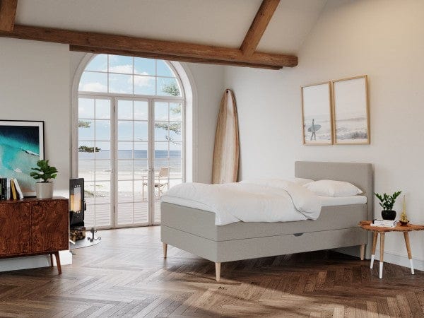 Astrid Fjord 120x200 Sand Nordic Dream tilbyr senger med skandinavisk design og materialer av høy kvalitet. Opplev perfekt komfort for en god natts søvn. Bestill din i dag!