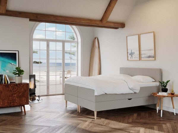 Astrid Fjord 180x200 Sand Nordic Dream tilbyr senger med skandinavisk design og materialer av høy kvalitet. Opplev perfekt komfort for en god natts søvn. Bestill din i dag!