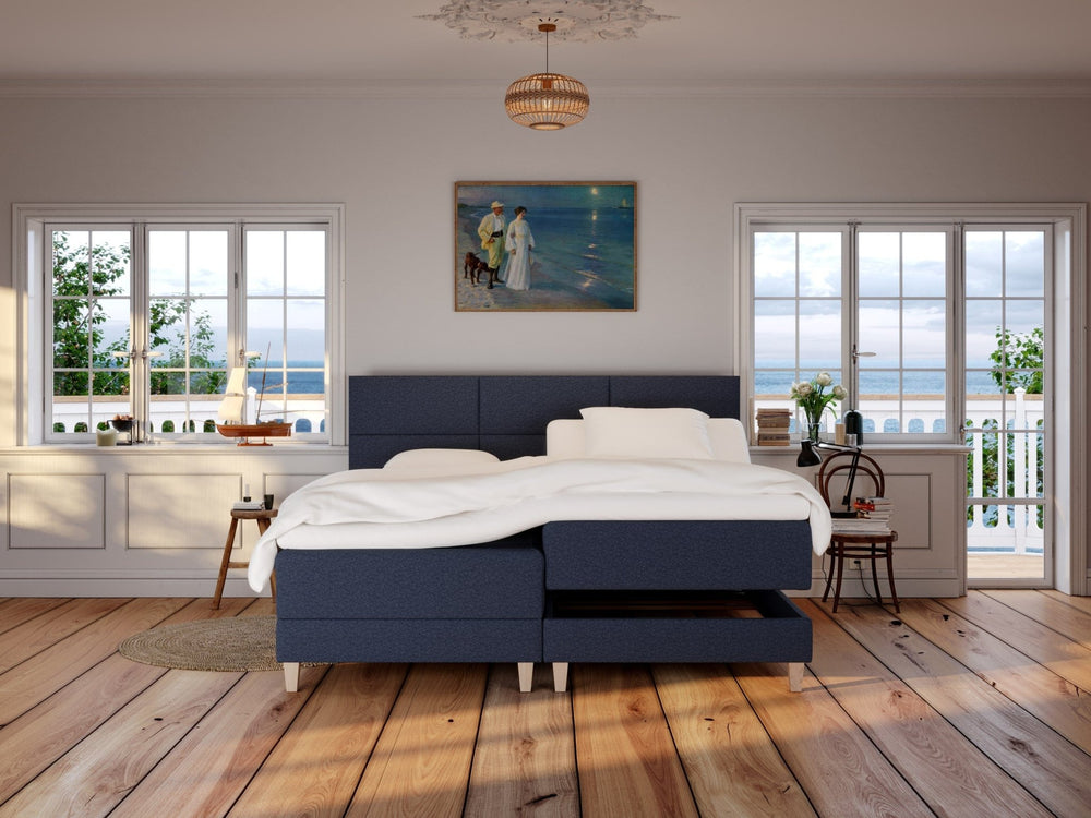 Aura Älv 210x210 Mørkeblå Nordic Dream tilbyr senger med skandinavisk design og materialer av høy kvalitet. Opplev perfekt komfort for en god natts søvn. Bestill din i dag!