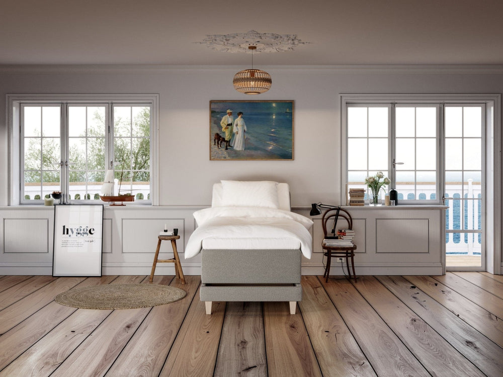 Aura Älv 90x200 Lysegrå Nordic Dream tilbyr senger med skandinavisk design og materialer av høy kvalitet. Opplev perfekt komfort for en god natts søvn. Bestill din i dag!