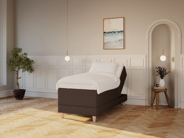 Aura Nordlys 90x210 Mørk brun Nordic Dream tilbyr senger med skandinavisk design og materialer av høy kvalitet. Opplev perfekt komfort for en god natts søvn. Bestill din i dag!