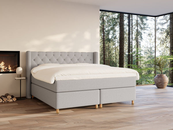 Eira Fjord 220x220 Lysegrå Nordic Dream tilbyr senger med skandinavisk design og materialer av høy kvalitet. Opplev perfekt komfort for en god natts søvn. Bestill din i dag!