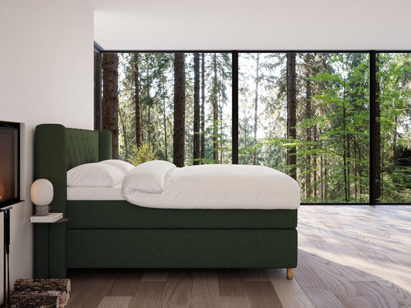 Eira Fjord 220x220 Mørkegrøn Nordic Dream tilbyr senger med skandinavisk design og materialer av høy kvalitet. Opplev perfekt komfort for en god natts søvn. Bestill din i dag!