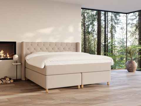 Eira Fjord 220x220 Sand Nordic Dream tilbyr senger med skandinavisk design og materialer av høy kvalitet. Opplev perfekt komfort for en god natts søvn. Bestill din i dag!