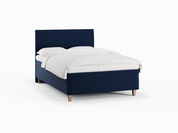Freja Fjord 140x200 Mørkeblå Nordic Dream tilbyr senger med skandinavisk design og materialer av høy kvalitet. Opplev perfekt komfort for en god natts søvn. Bestill din i dag!
