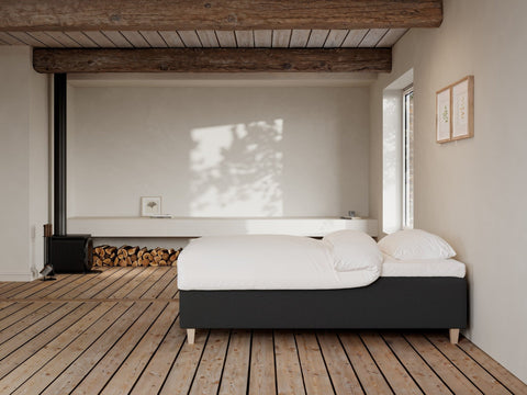 Freja Fjord 80x200 Antrasitt Nordic Dream tilbyr senger med skandinavisk design og materialer av høy kvalitet. Opplev perfekt komfort for en god natts søvn. Bestill din i dag!