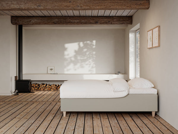 Freja Fjord 90x200 Sand Nordic Dream tilbyr senger med skandinavisk design og materialer av høy kvalitet. Opplev perfekt komfort for en god natts søvn. Bestill din i dag!