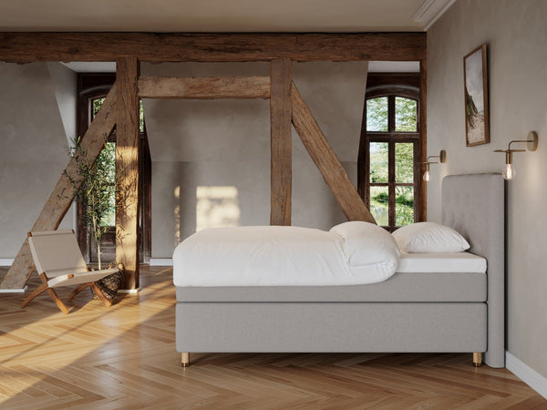 Nora Fjord 140x200 Lysegrå Nordic Dream tilbyr senger med skandinavisk design og materialer av høy kvalitet. Opplev perfekt komfort for en god natts søvn. Bestill din i dag!