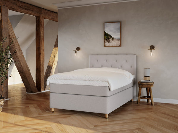Nora Fjord 140x200 Lysegrå Nordic Dream tilbyr senger med skandinavisk design og materialer av høy kvalitet. Opplev perfekt komfort for en god natts søvn. Bestill din i dag!