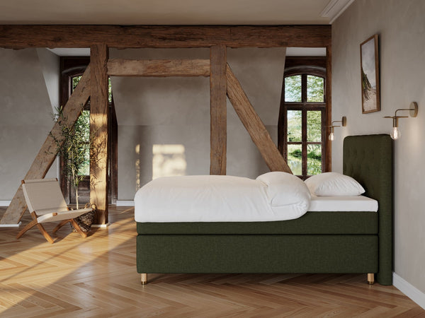 Nora Fjord 140x200 Mørkegrøn Nordic Dream tilbyr senger med skandinavisk design og materialer av høy kvalitet. Opplev perfekt komfort for en god natts søvn. Bestill din i dag!
