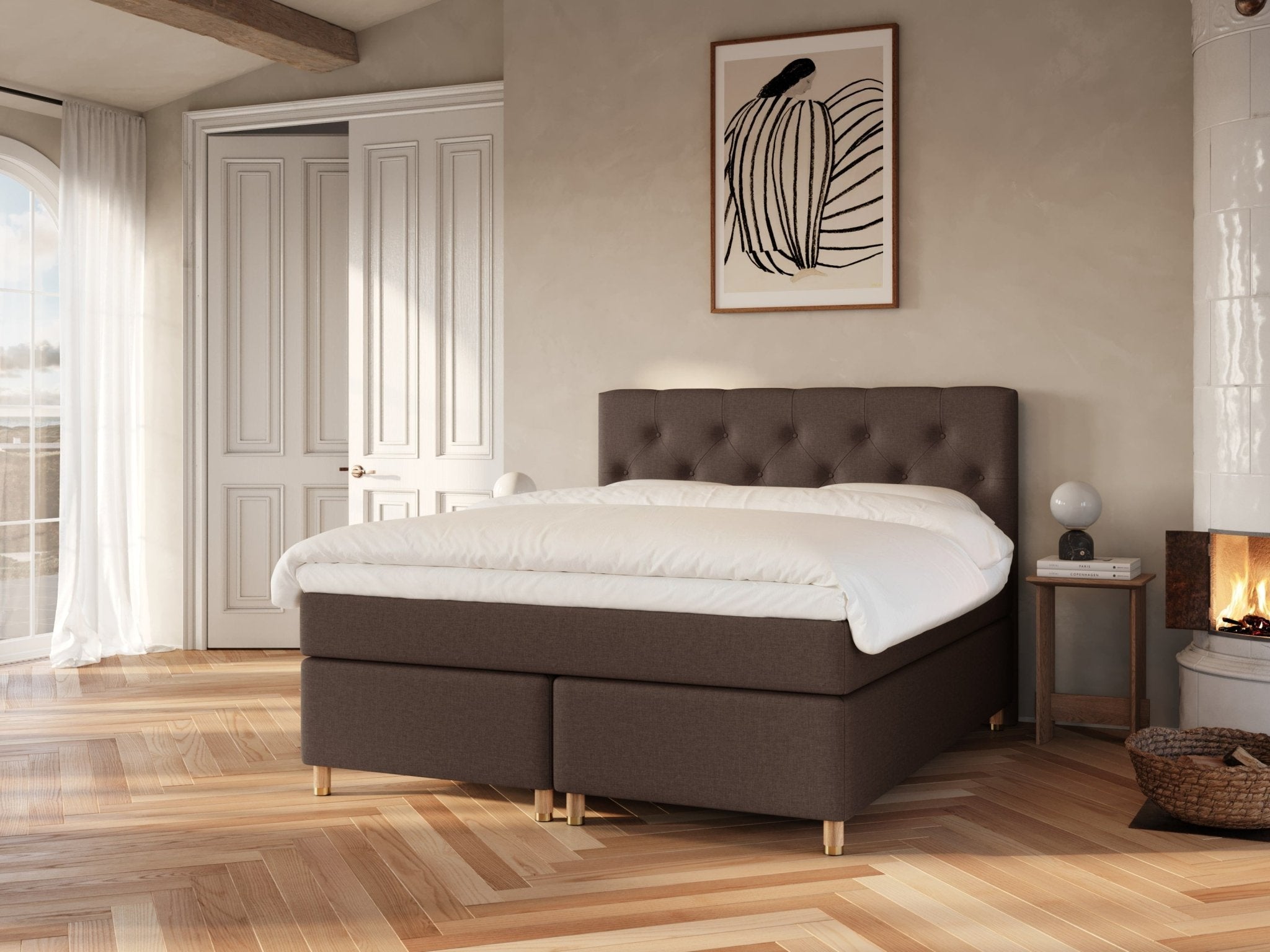 Nora Nordlys 160x200 Mørk brun Nordic Dream tilbyr senger med skandinavisk design og materialer av høy kvalitet. Opplev perfekt komfort for en god natts søvn. Bestill din i dag!