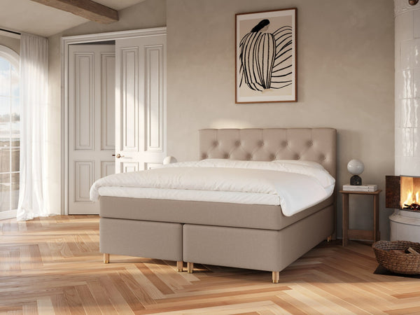 Nora Nordlys 160x210 Brun Nordic Dream tilbyr senger med skandinavisk design og materialer av høy kvalitet. Opplev perfekt komfort for en god natts søvn. Bestill din i dag!