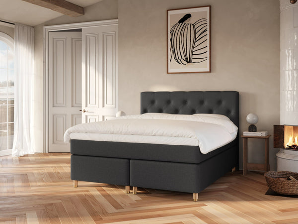 Nora Nordlys 180x200 Antrasitt Nordic Dream tilbyr senger med skandinavisk design og materialer av høy kvalitet. Opplev perfekt komfort for en god natts søvn. Bestill din i dag!