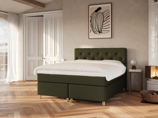 Nora Nordlys 180x200 Mørkegrøn Nordic Dream tilbyr senger med skandinavisk design og materialer av høy kvalitet. Opplev perfekt komfort for en god natts søvn. Bestill din i dag!