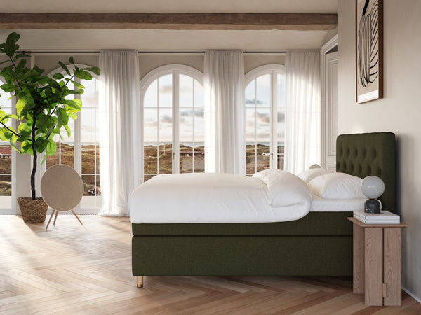 Nora Nordlys 180x200 Mørkegrøn Nordic Dream tilbyr senger med skandinavisk design og materialer av høy kvalitet. Opplev perfekt komfort for en god natts søvn. Bestill din i dag!