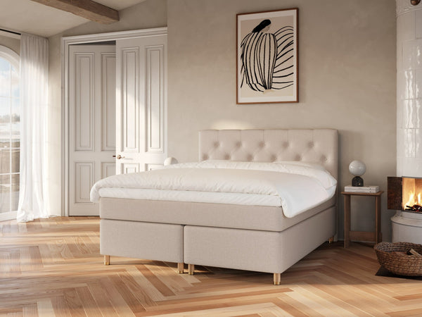 Nora Nordlys 180x200 Sand Nordic Dream tilbyr senger med skandinavisk design og materialer av høy kvalitet. Opplev perfekt komfort for en god natts søvn. Bestill din i dag!