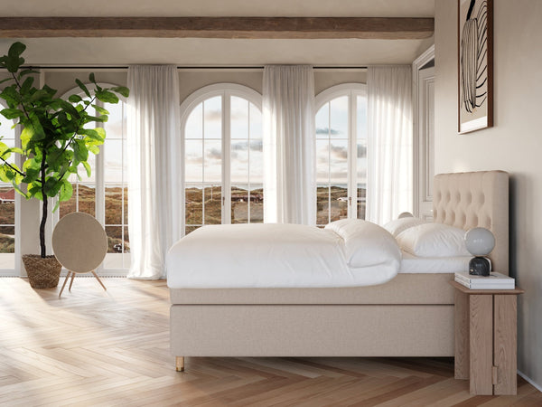 Nora Nordlys 180x200 Sand Nordic Dream tilbyr senger med skandinavisk design og materialer av høy kvalitet. Opplev perfekt komfort for en god natts søvn. Bestill din i dag!