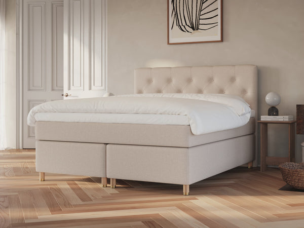 Nora Fjäll 180x210 Mørk brun Nordic Dream tilbyr senger med skandinavisk design og materialer av høy kvalitet. Opplev perfekt komfort for en god natts søvn. Bestill din i dag!