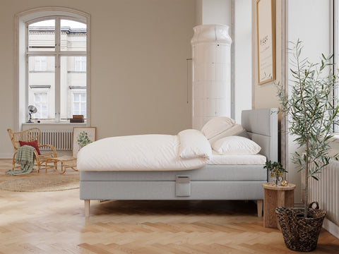 Ragna Älv 180x210 Lysegrå Nordic Dream tilbyr senger med skandinavisk design og materialer av høy kvalitet. Opplev perfekt komfort for en god natts søvn. Bestill din i dag!