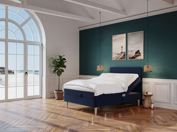 Ragna Fjäll 140x200 Mørkeblå Nordic Dream tilbyr senger med skandinavisk design og materialer av høy kvalitet. Opplev perfekt komfort for en god natts søvn. Bestill din i dag!