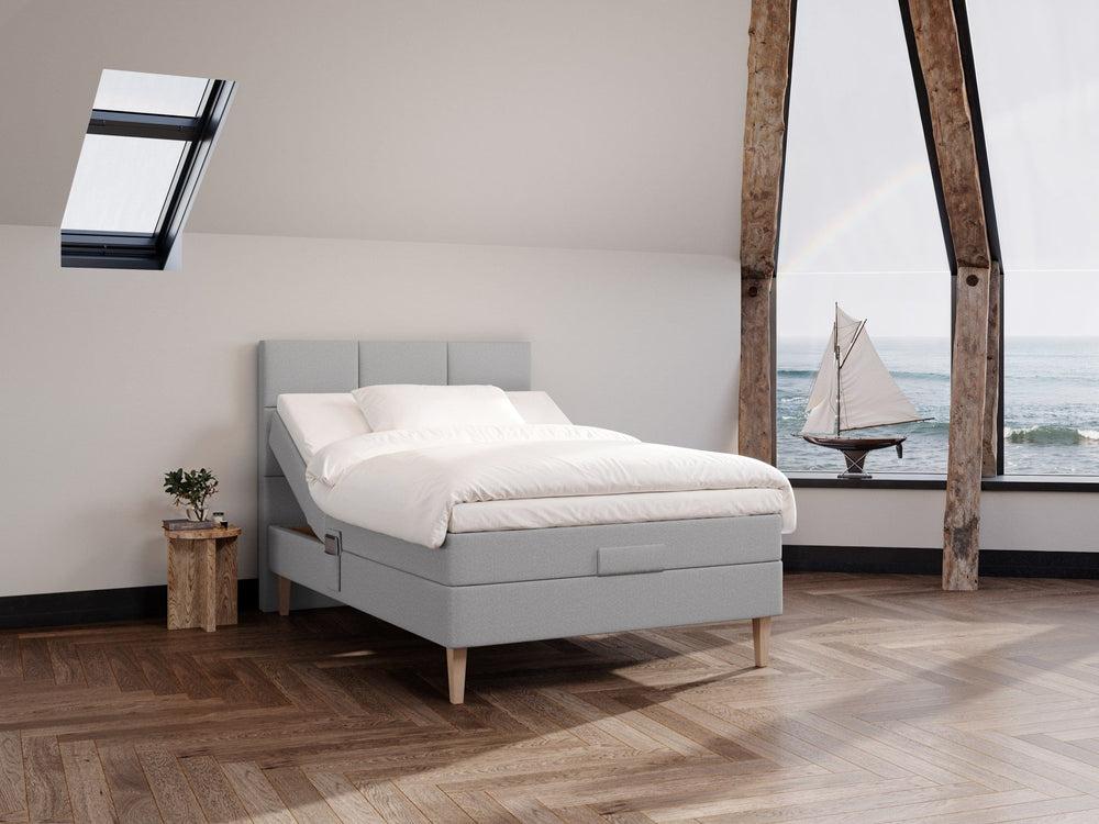 Ragna Fjord 140x200 Lysegrå Nordic Dream tilbyr senger med skandinavisk design og materialer av høy kvalitet. Opplev perfekt komfort for en god natts søvn. Bestill din i dag!