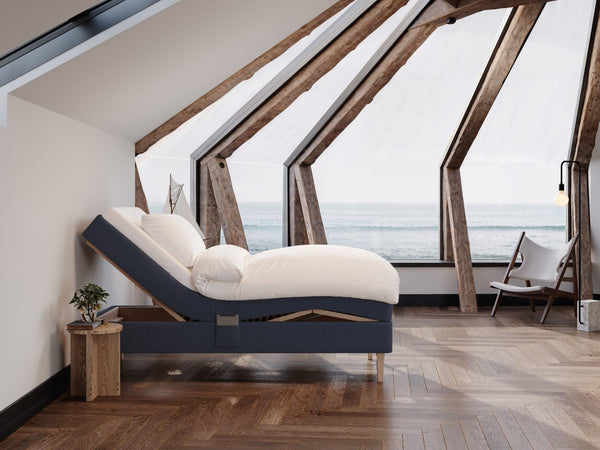 Ragna Fjord 80x200 Mørkeblå Nordic Dream tilbyr senger med skandinavisk design og materialer av høy kvalitet. Opplev perfekt komfort for en god natts søvn. Bestill din i dag!