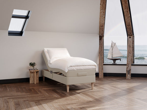 Ragna Fjord 80x200 Sand Nordic Dream tilbyr senger med skandinavisk design og materialer av høy kvalitet. Opplev perfekt komfort for en god natts søvn. Bestill din i dag!