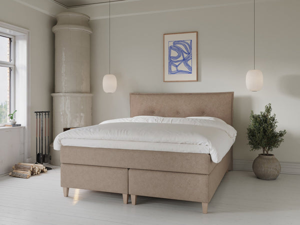 Snefrid Älv 160x210 Bouclé latte Nordic Dream tilbyr senger med skandinavisk design og materialer av høy kvalitet. Opplev perfekt komfort for en god natts søvn. Bestill din i dag!