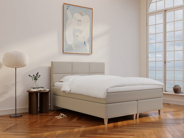 Snefrid Älv 180x210 Sand Nordic Dream tilbyr senger med skandinavisk design og materialer av høy kvalitet. Opplev perfekt komfort for en god natts søvn. Bestill din i dag!