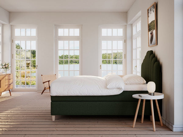Snefrid Fjäll 140x200 Mørkegrøn Nordic Dream tilbyr senger med skandinavisk design og materialer av høy kvalitet. Opplev perfekt komfort for en god natts søvn. Bestill din i dag!