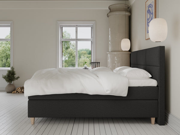Snefrid Fjord 200x200 Antrasitt Nordic Dream tilbyr senger med skandinavisk design og materialer av høy kvalitet. Opplev perfekt komfort for en god natts søvn. Bestill din i dag!