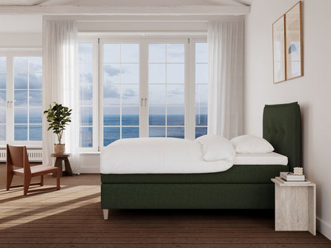 Snefrid Nordlys 120x200 Mørkegrøn Nordic Dream tilbyr senger med skandinavisk design og materialer av høy kvalitet. Opplev perfekt komfort for en god natts søvn. Bestill din i dag!