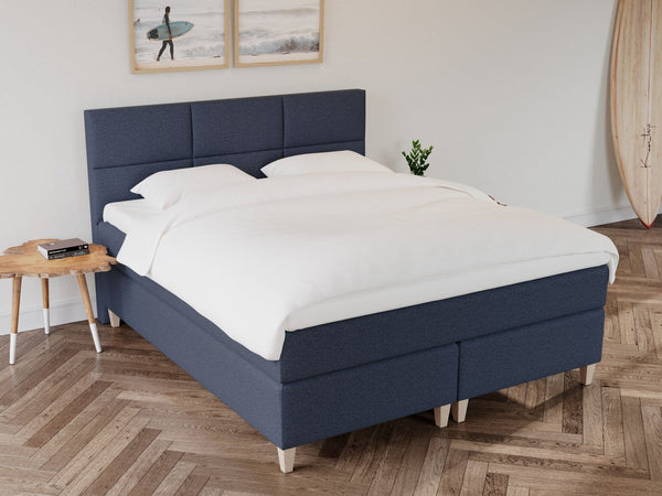 Snefrid Nordlys 180x210 Mørkeblå Nordic Dream tilbyr senger med skandinavisk design og materialer av høy kvalitet. Opplev perfekt komfort for en god natts søvn. Bestill din i dag!