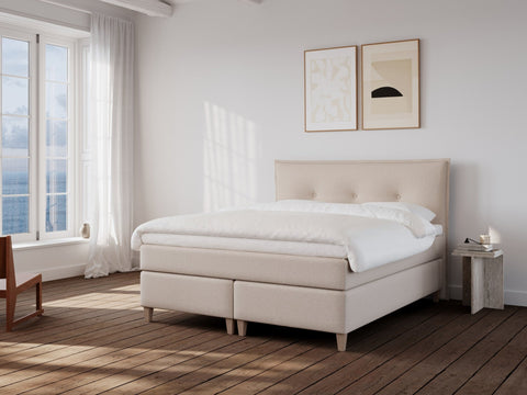 Snefrid Nordlys 180x210 Sand Nordic Dream tilbyr senger med skandinavisk design og materialer av høy kvalitet. Opplev perfekt komfort for en god natts søvn. Bestill din i dag!