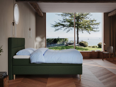 Svanhild Fjord 180x200 Mørkegrøn Nordic Dream tilbyr senger med skandinavisk design og materialer av høy kvalitet. Opplev perfekt komfort for en god natts søvn. Bestill din i dag!