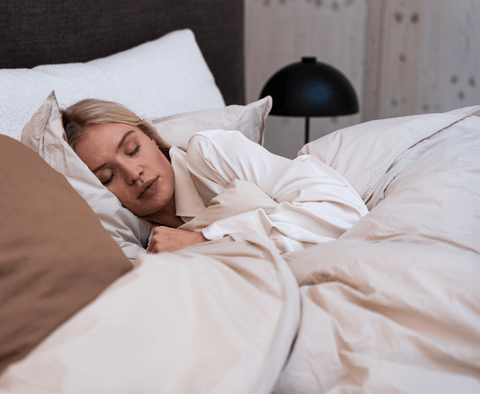 Rykker du til i søvne? Derfor skjer det - Nordic Dream