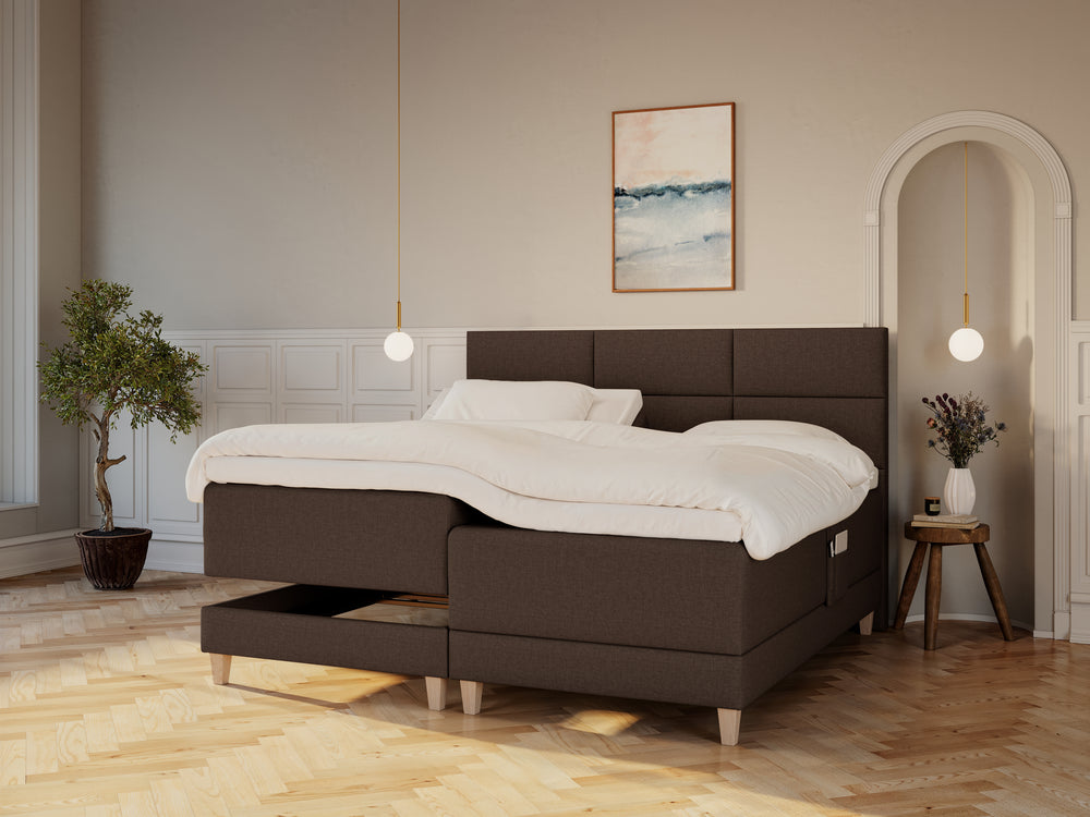 Aura Nordlys 210x210 Mørk brun Nordic Dream tilbyr senger med skandinavisk design og materialer av høy kvalitet. Opplev perfekt komfort for en god natts søvn. Bestill din i dag!