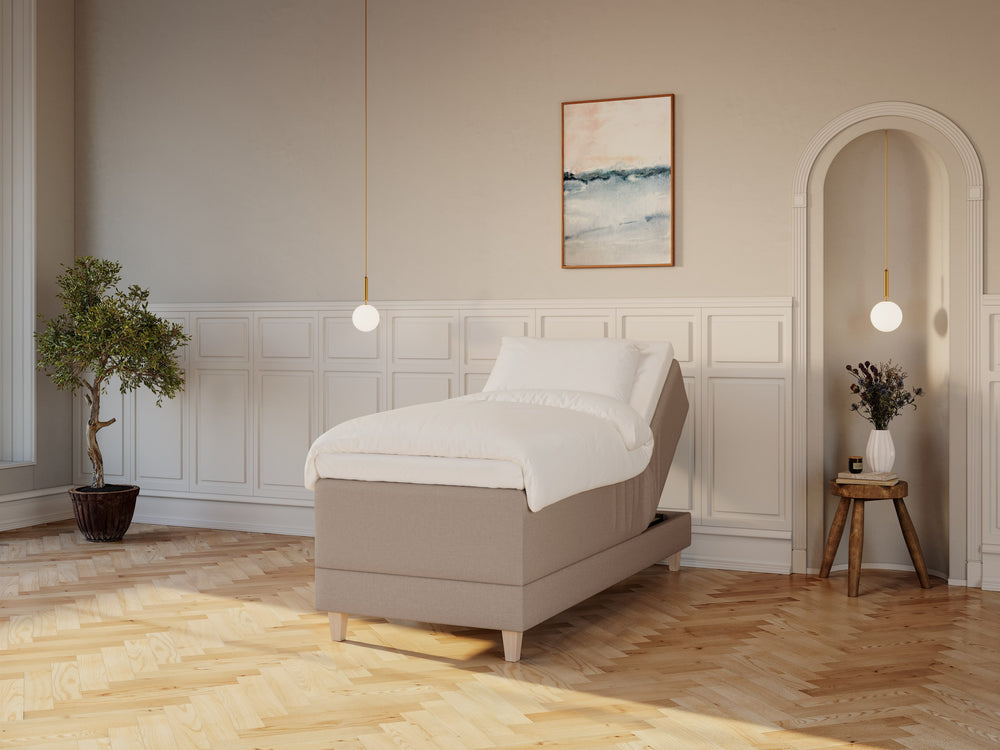 Aura Älv 90x210 Brun Nordic Dream tilbyr senger med skandinavisk design og materialer av høy kvalitet. Opplev perfekt komfort for en god natts søvn. Bestill din i dag!