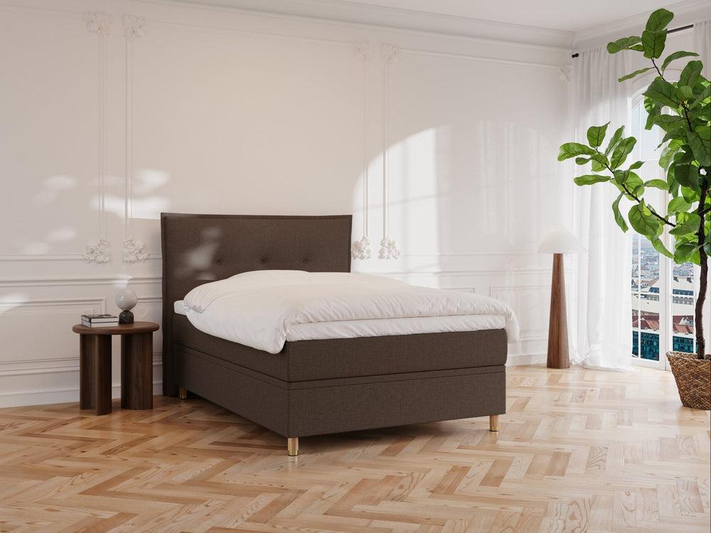 Alva Älv 140x200 Mørk brun Nordic Dream tilbyr senger med skandinavisk design og materialer av høy kvalitet. Opplev perfekt komfort for en god natts søvn. Bestill din i dag!