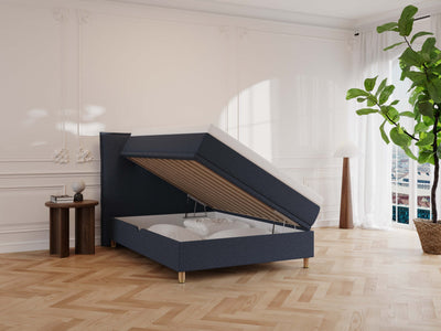 Alva Älv 140x200 Mørkeblå Nordic Dream tilbyr senger med skandinavisk design og materialer av høy kvalitet. Opplev perfekt komfort for en god natts søvn. Bestill din i dag!