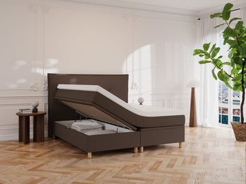 Alva Älv 160x200 Mørk brun Nordic Dream tilbyr senger med skandinavisk design og materialer av høy kvalitet. Opplev perfekt komfort for en god natts søvn. Bestill din i dag!