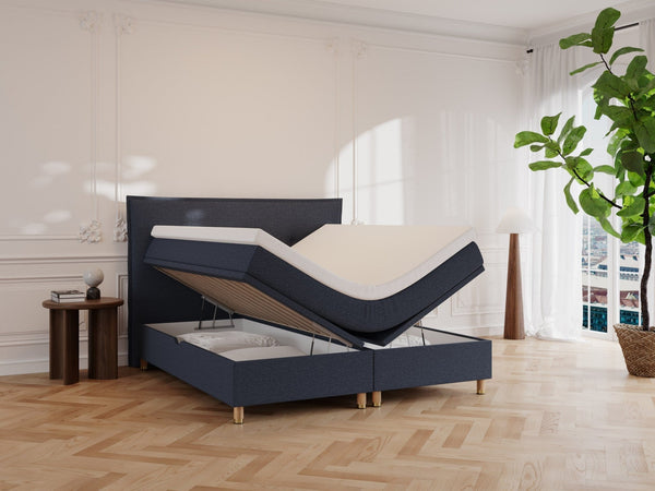 Alva Älv 160x200 Mørkeblå Nordic Dream tilbyr senger med skandinavisk design og materialer av høy kvalitet. Opplev perfekt komfort for en god natts søvn. Bestill din i dag!