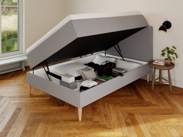 Astrid Älv 140x200 Lysegrå Nordic Dream tilbyr senger med skandinavisk design og materialer av høy kvalitet. Opplev perfekt komfort for en god natts søvn. Bestill din i dag!