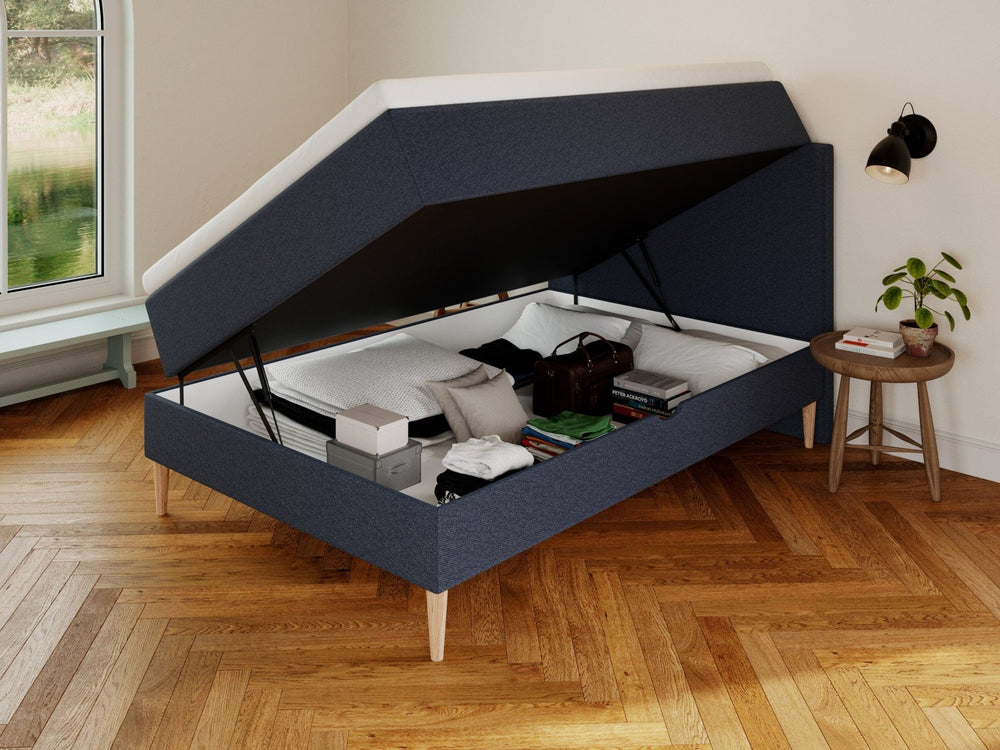 Astrid Fjäll 120x200 Mørkeblå Nordic Dream tilbyr senger med skandinavisk design og materialer av høy kvalitet. Opplev perfekt komfort for en god natts søvn. Bestill din i dag!